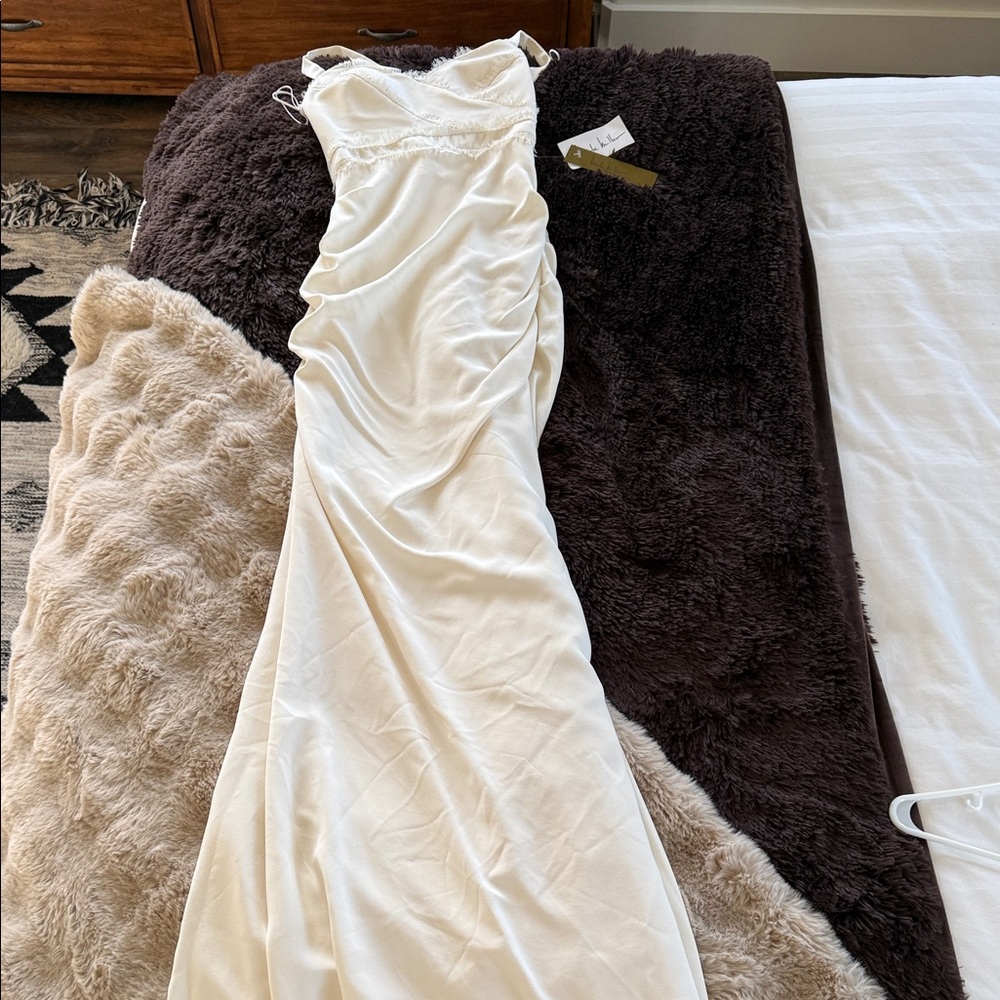 Nicole Miller Ivory Silky Gown Double Lined with Lace Chemise